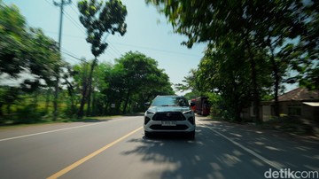 jalur-pantura-tak-lagi-menakutkan-berkat-fitur-pintar-toyota-yaris-cross-hybrid-ini