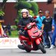 khusus-perempuan-indonesia-:-yuuk-kenali-teknik-berkendara-motor-yang-benar-sis….