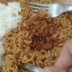 alasan-dan-bahaya-makan-mie-pakai-nasi-untuk-tubuh