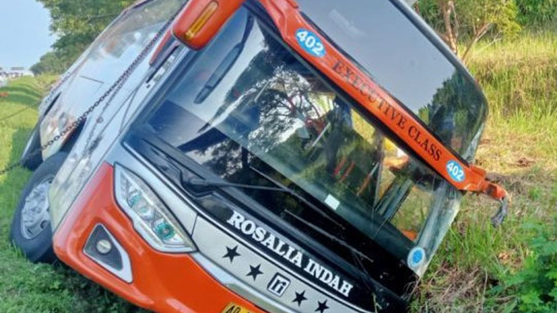 ternyata-ini-biang-kecelakaan-bus-rosalia-indah-di-tol-batang-semarang