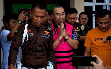 eks-bupati-bone-bolango-hamim-pou-ditahan-kejati-gorontalo