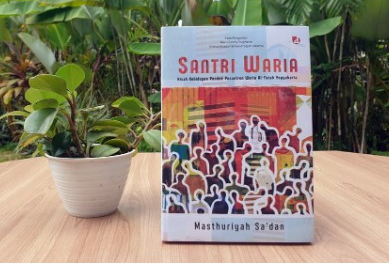 buku-santri-waria’:-patahkan-stigma-waria-yang-kurang-taat-agama