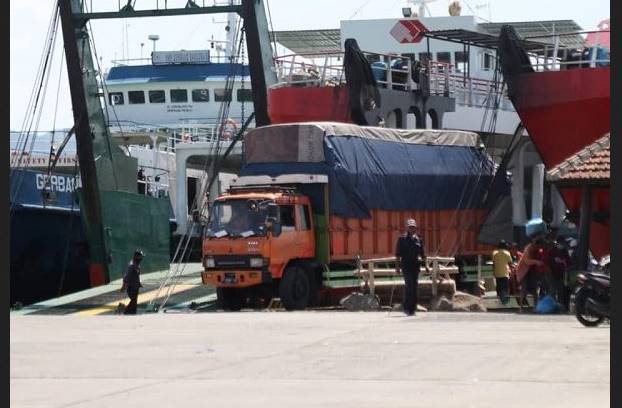 supir-truk-angkutan-logistik-keluhkan-singkatnya-masa-berlaku-rapid-test