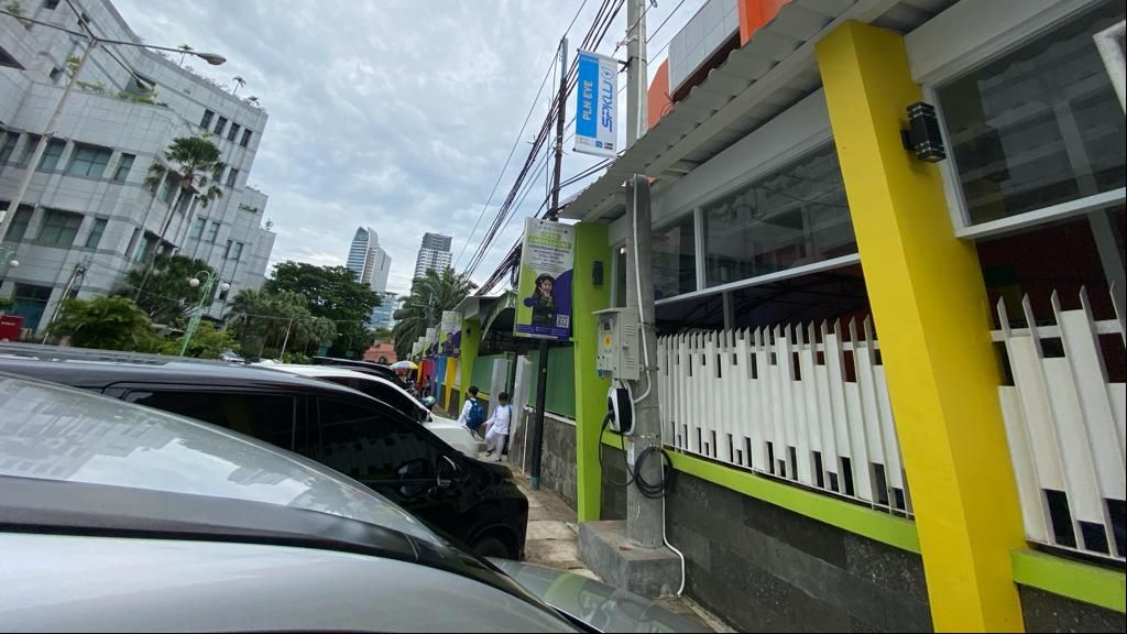 pln-siap-bangun-2.000-spklu-tiang-listrik-tahun-ini