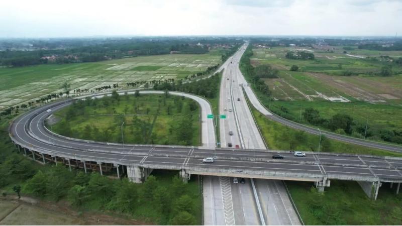 ruas-tol-kapalbetung-ditargetkan-rampung-tahun-2025,-trans-sumatera-makin-mengular!