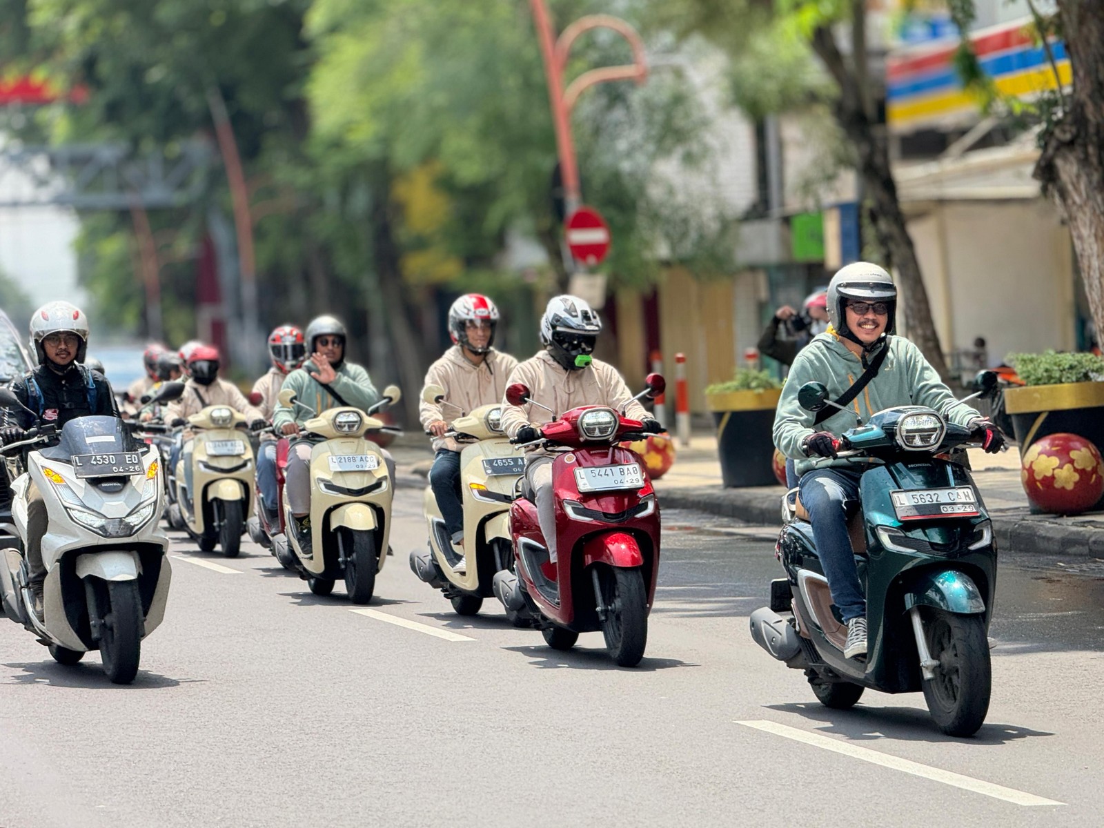jurnalis-dan-blogger-ikuti-stylo-fashion-urban-city-rolling-di-surabaya