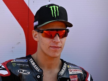 begini-obrolan-quartararo-dan-dani-pedrosa-saat-penyerahan-medali-yang-dianulir