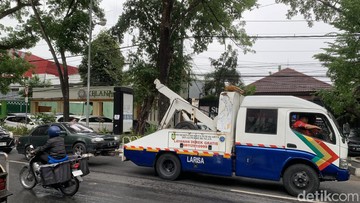 mengenal-jenis-mobil-derek,-tarif,-dan-tips-jika-mobil-mogok-di-tol