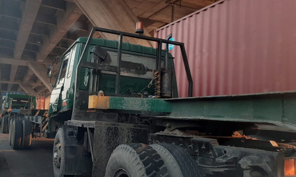perlu-ditata:-depo-peti-kemas-dan-pool-truk