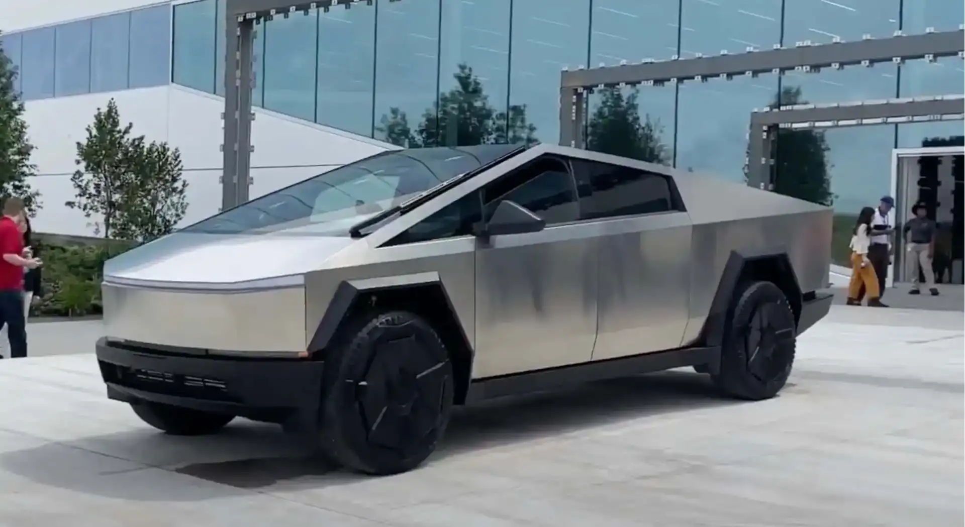 tesla-cybertruck-akan-dikirim-ke-indonesia-mulai-tahun-depan