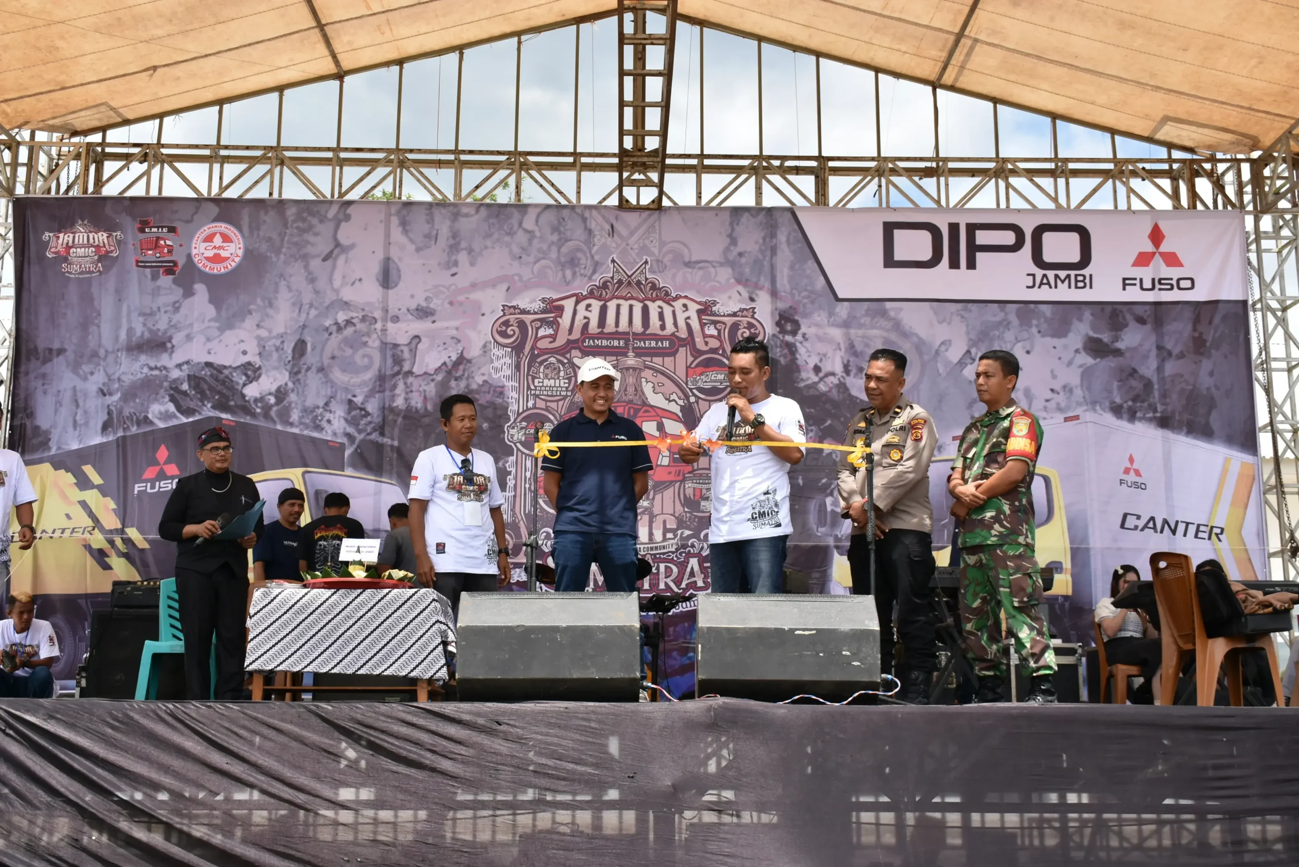 perkuat-hubungan-dengan-komunitasmitsubishi-fuso-dukung-acara-jambore-canter-mania-di-jambi