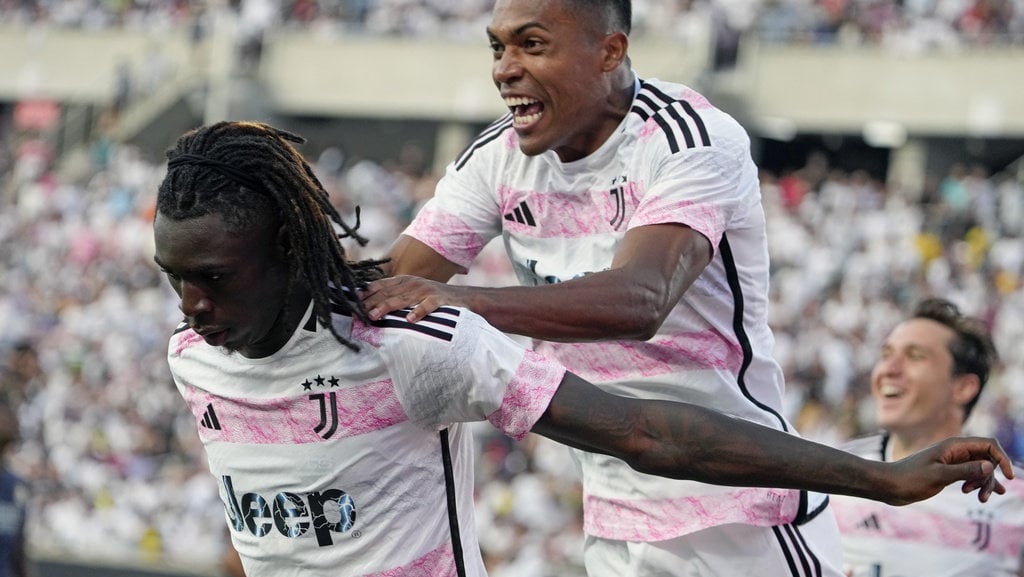 as-roma-vs-juventus-liga-italia-2024:-prediksi,-skor-h2h,-live
