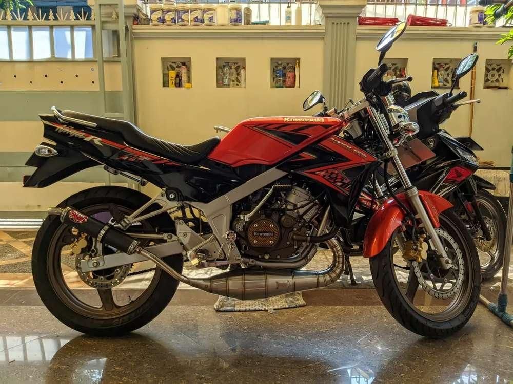 4-fakta-penting-kawasaki-ninja-150,-motor-sport-2-tak-yang-punya-versi-naked-dan-fairing