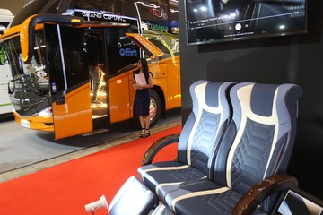 antusias-pengunjung-lihat-pameran-busworld-di-kemayoran
