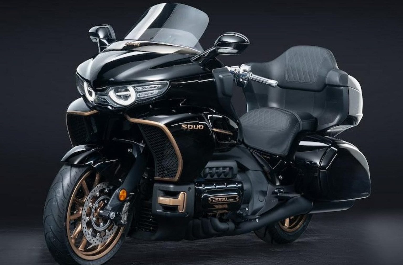 great-wall-bikin-motor-bermesin-2.000cc-serupa-honda-gold-wing