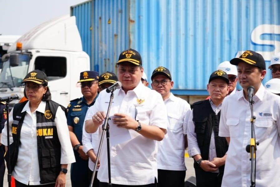 menko-airlangga-mengingatkan-instansi-di-pelabuhan-priok-harus-bekerja-24/7,-mengapa?