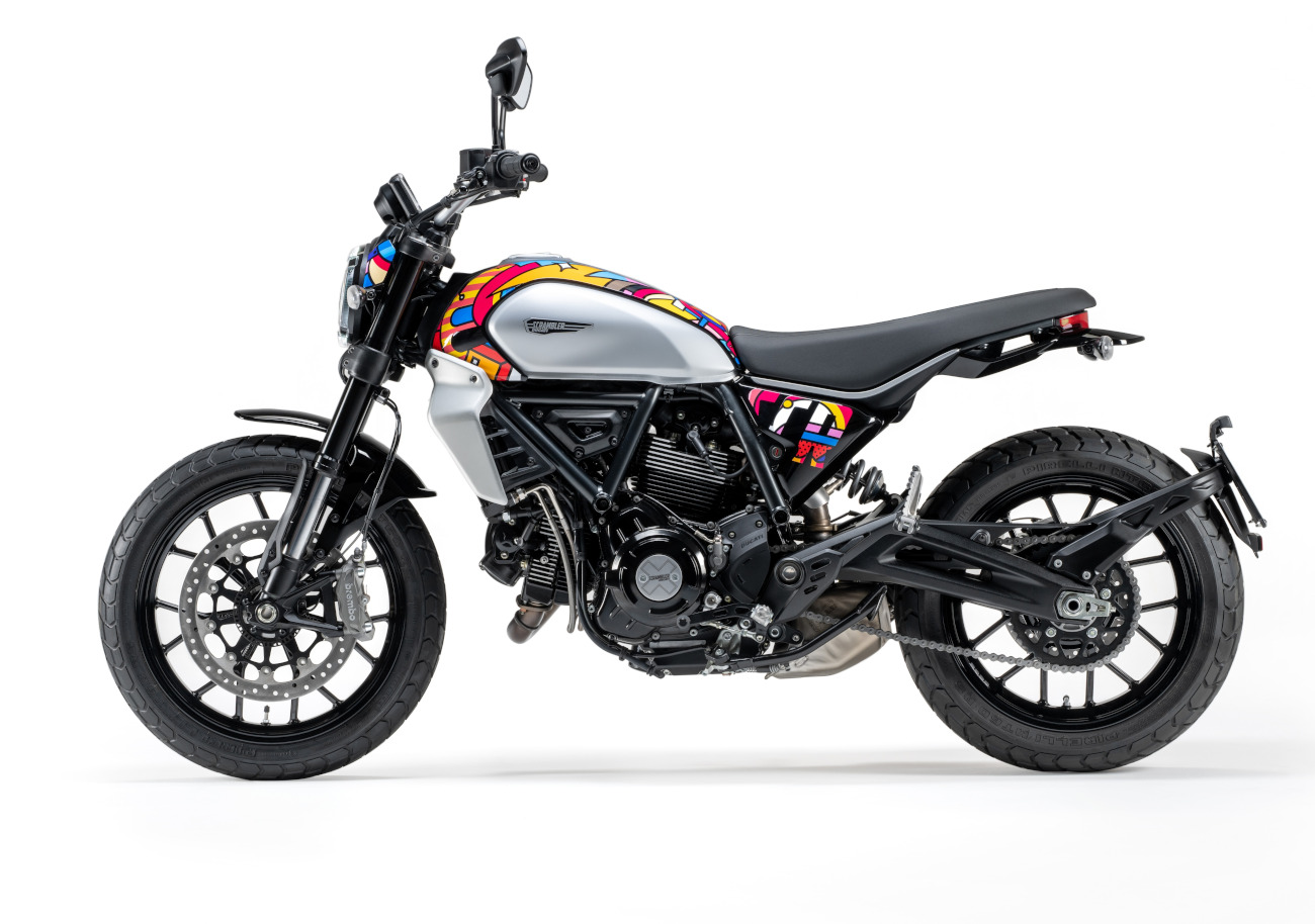 scrambler-ducati-jadi-eksentrik-pakai-cover-kit-van-orton-design