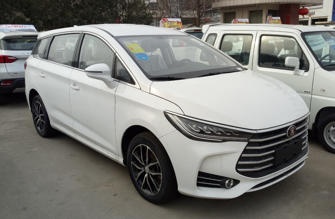 spy-shot-byd-m6-terbaru,-mpv-listrik-yang-terinspirasi-toyota-estima