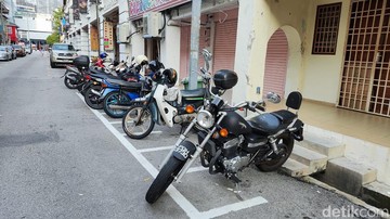 beda-kelas!-parkir-di-malaysia-serba-digital,-indonesia-masih-kisruh-jukir-liar