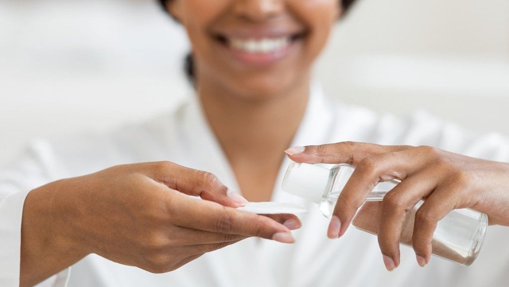 12-micellar-water-terbaik-untuk-semua-jenis-kulit-2024