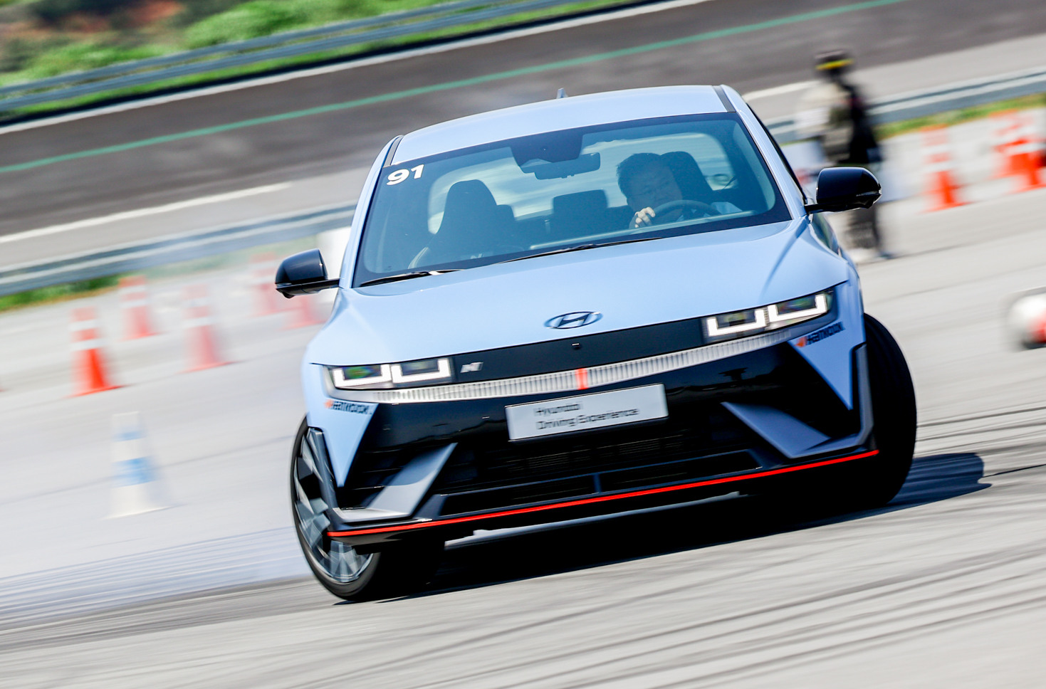ini-rahasia-hyundai-ioniq-5-n-begitu-nikmat-dikemudikan,-ngebut-banget!