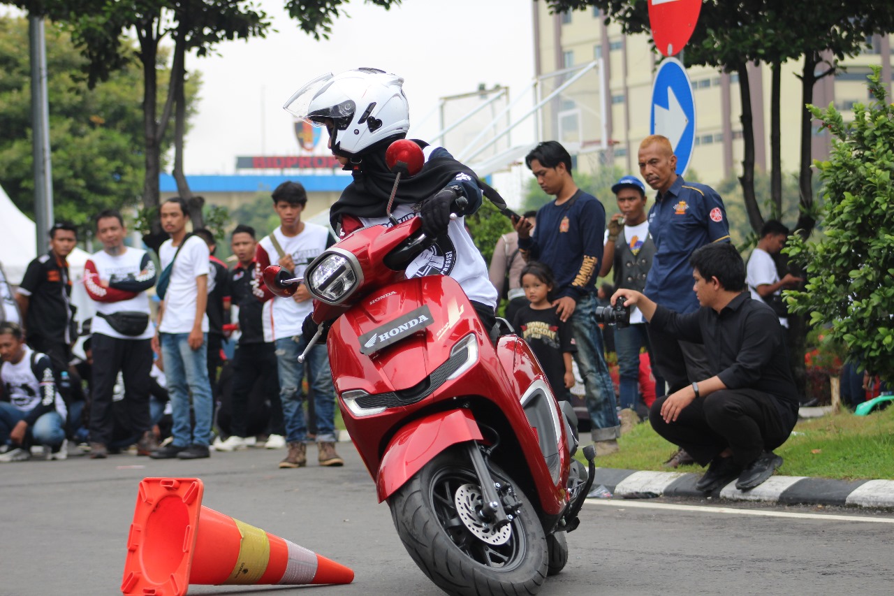 cara-menikmati-berkendara-honda-stylo-160-yang-nyaman-gans…