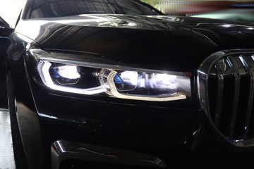 lampu-mobil-mewah-jadi-buram,-ini-penyebab-dan-solusinya