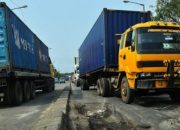 Dishub Kobar Meningkatkan Pengawasan Aktivitas Truk Bongkar Muat di Pinggir Jalan