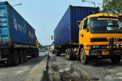 dishub-kobar-meningkatkan-pengawasan-aktivitas-truk-bongkar-muat-di-pinggir-jalan