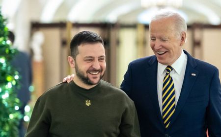 kucurkan-bantuan-rp3,6-triliun,-biden-janji-ke-zelensky:-as-tak-akan-tinggalkan-ukraina