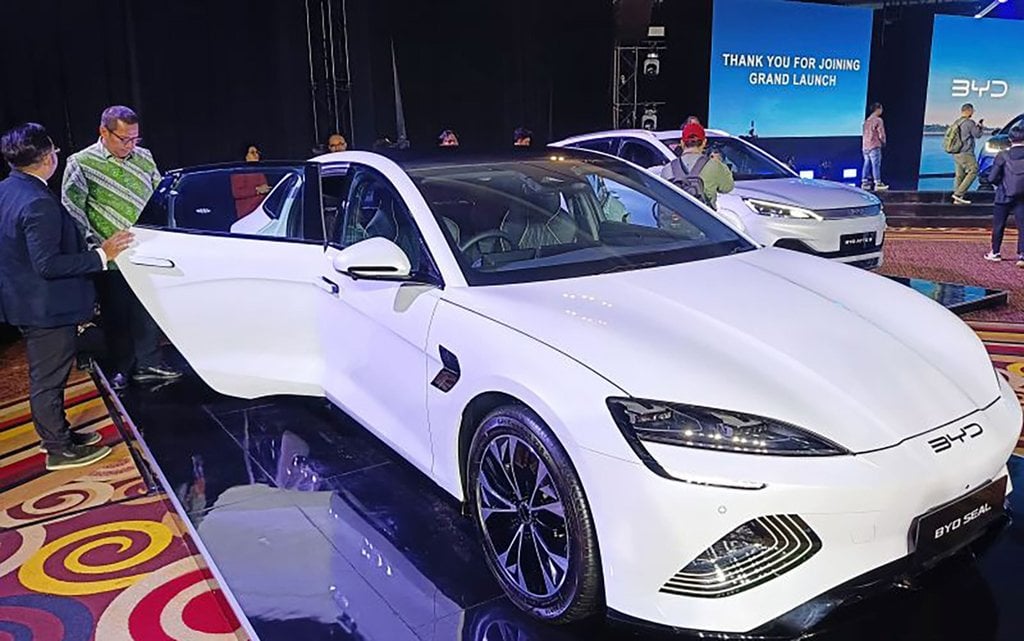 byd-belum-mengaspal-di-indonesia,-bahlil:-izin-impor-baru-20%