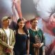 raditya-dika-diajari-merokok-oleh-ariel-tatum-di-film-catatan-harian-menantu-sinting