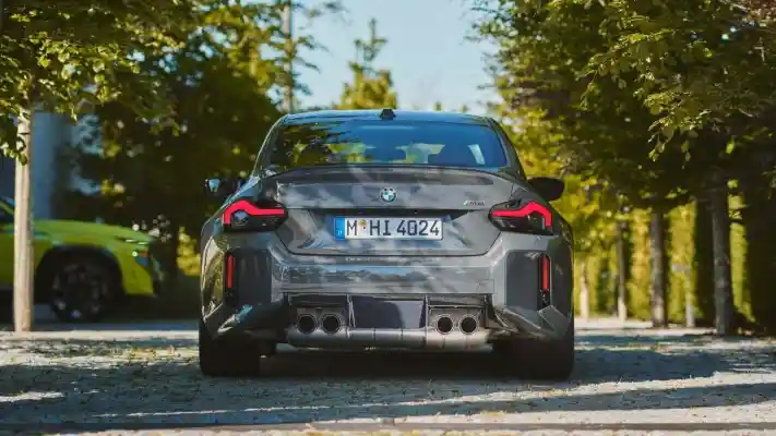 bmw-m2-dapat-pembaruan,-lebih-bertenaga!