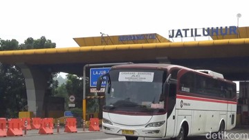 bukan-ngawur,-ini-alasan-bus-jalan-lambat-di-lajur-kanan-tol