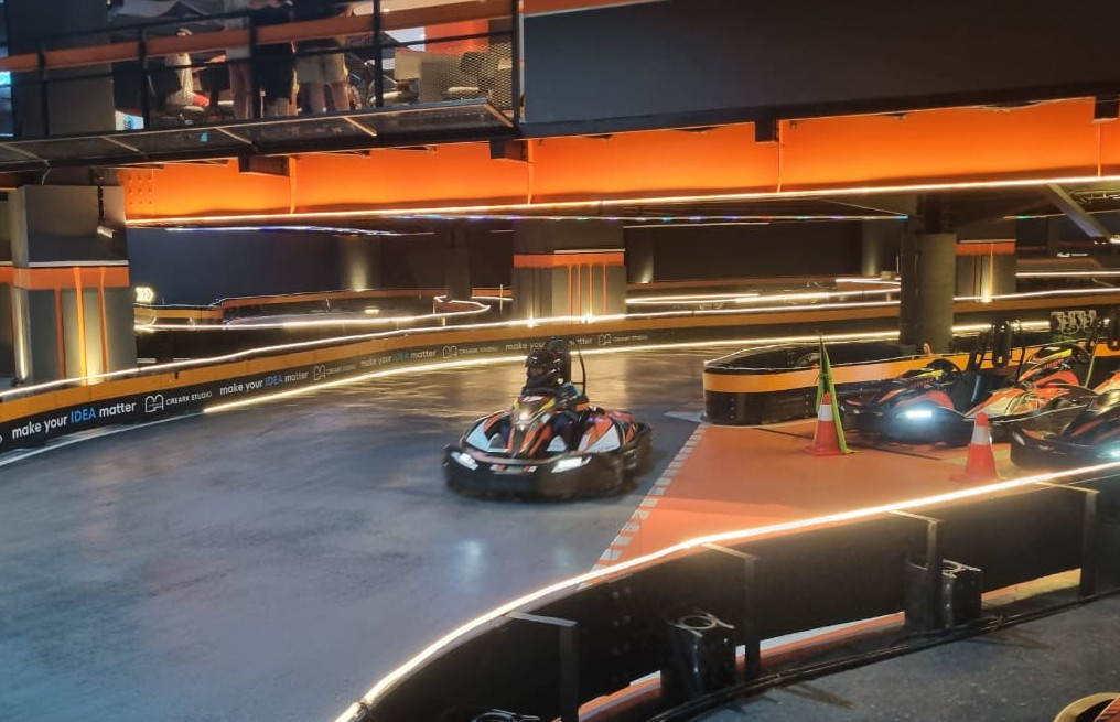 begini-sensasi-main-gokart-elektrik-di-barcode-gokart-moi