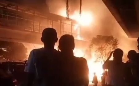 permukiman-warga-di-petamburan-jakbar-terbakar,-api-merambat-ke-jpo