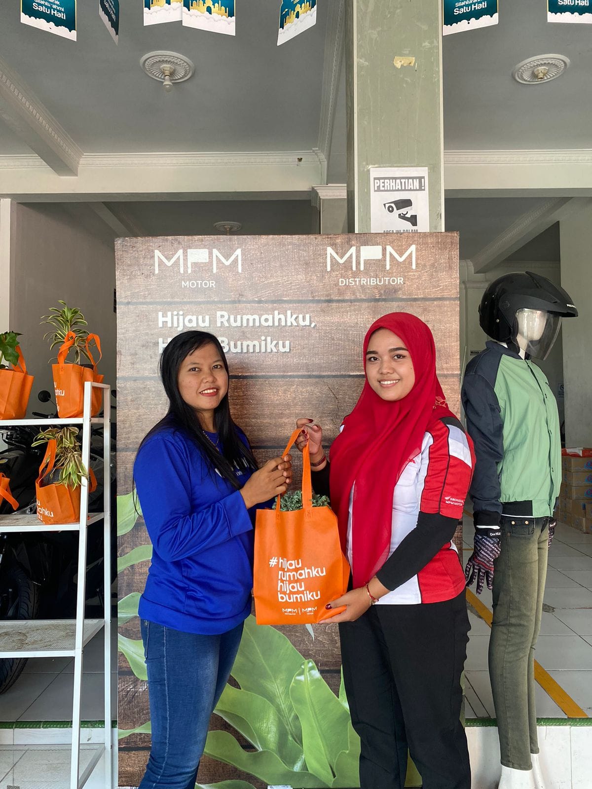 wow-beli-sepeda-motor-honda-dapat-bibit-bunga-gratis-brosis…