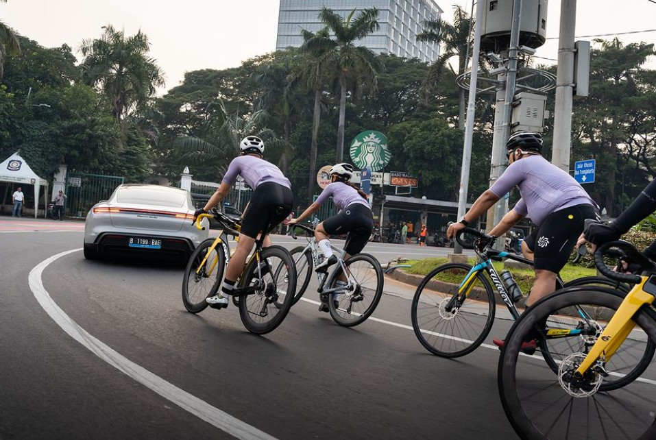 porsche-indonesia-gelar-event-seru-driven-by-performance:-porsche-precision-meets-cycling-passion
