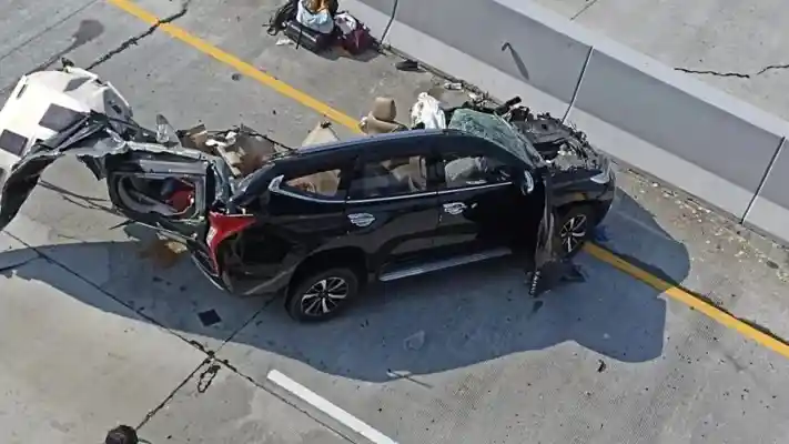 dua-laka-fatal-tabrak-bak-truk-:-tidak-ada-aturan-di-tol-boleh-ngebut!