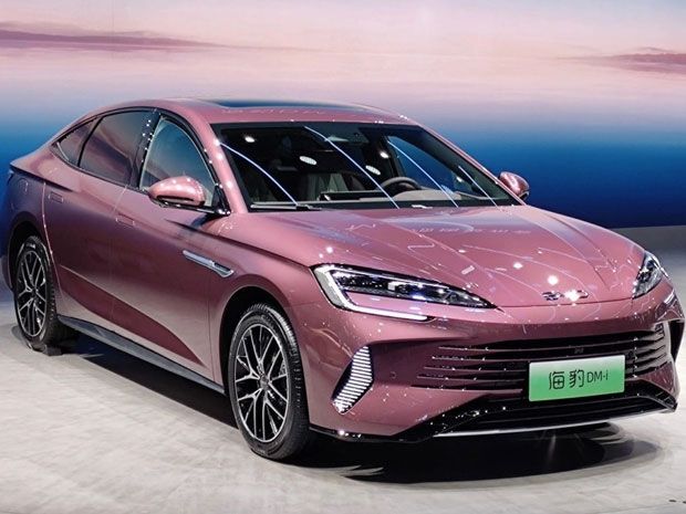 byd-tak-tutup-peluang-jual-mobil-phev-di-indonesia,-jarak-tempuh-bisa-2.100-km!