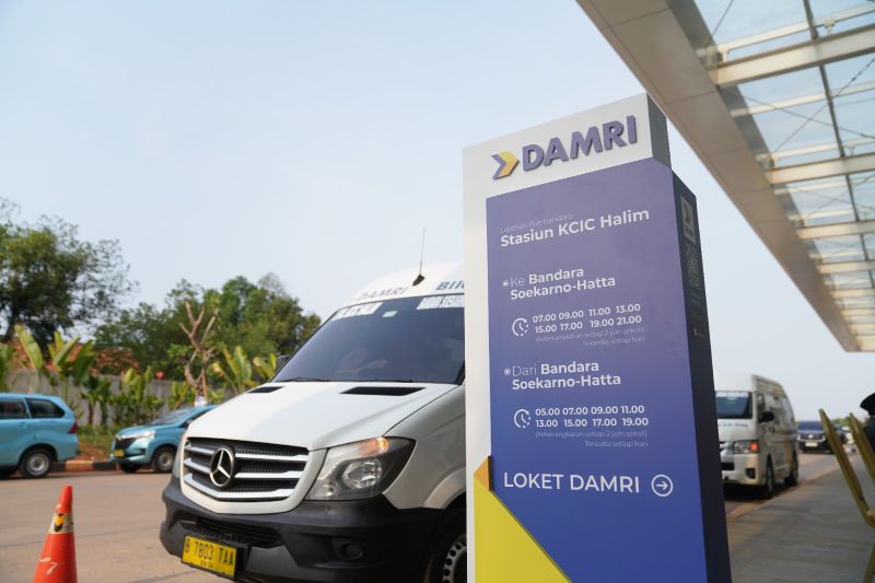 tarif-bus-damri-dari-stasiun-kereta-cepat-halim-ke-bandara-soekarno-hatta