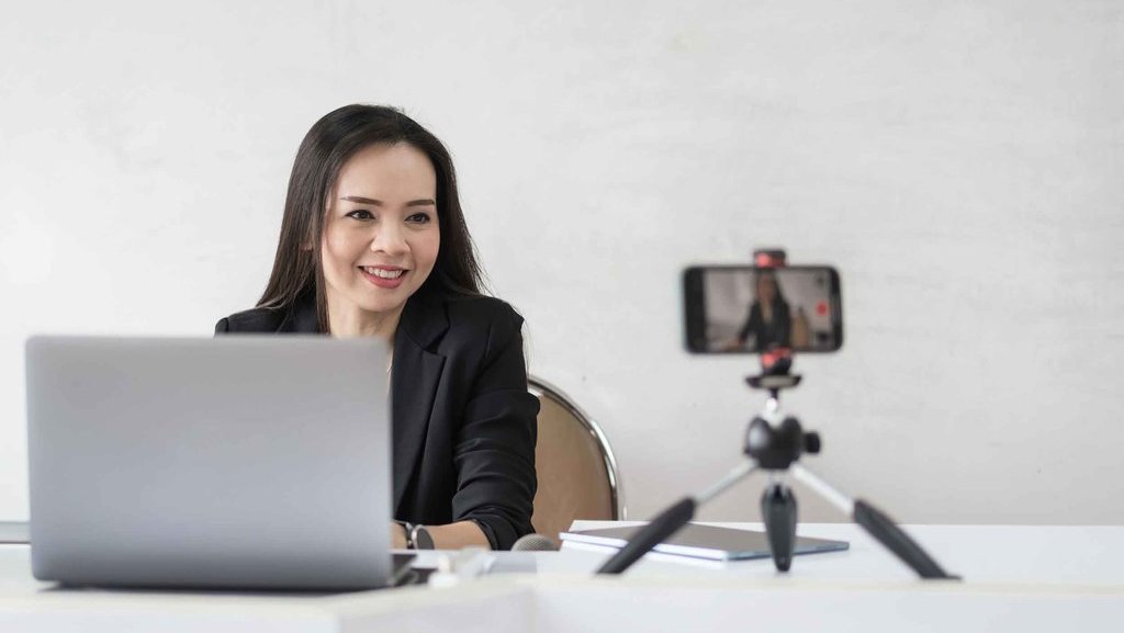 3-cara-menghubungkan-kamera-hp-ke-laptop-dan-bisa-jadi-webcam