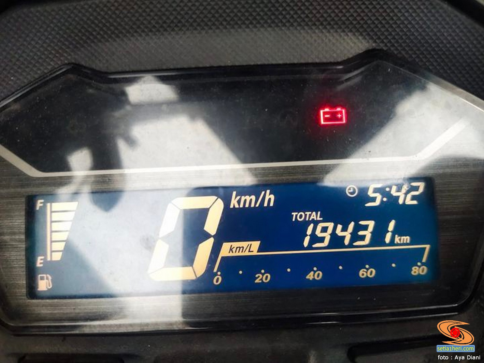 indikator-aki-nyala-pada-honda-vario,-ada-masalah-apa-dan-solusinya-gans.