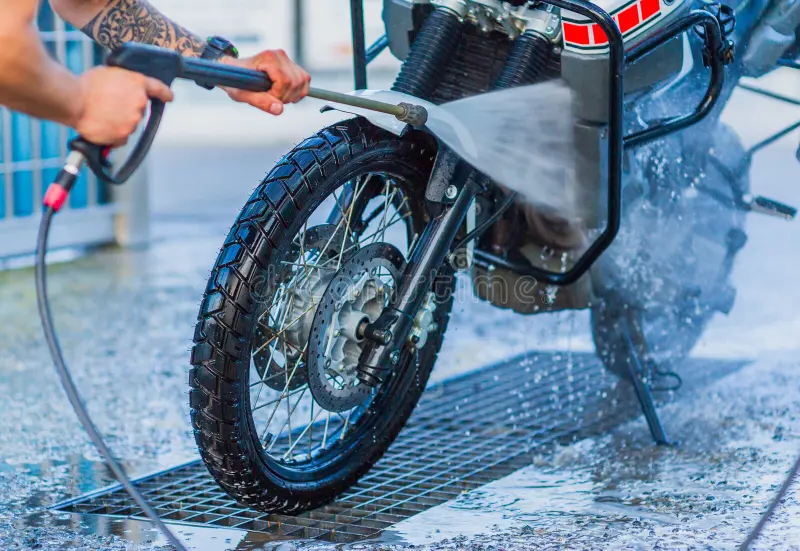 bisakah-motor-listrik-dicuci-steam-?
