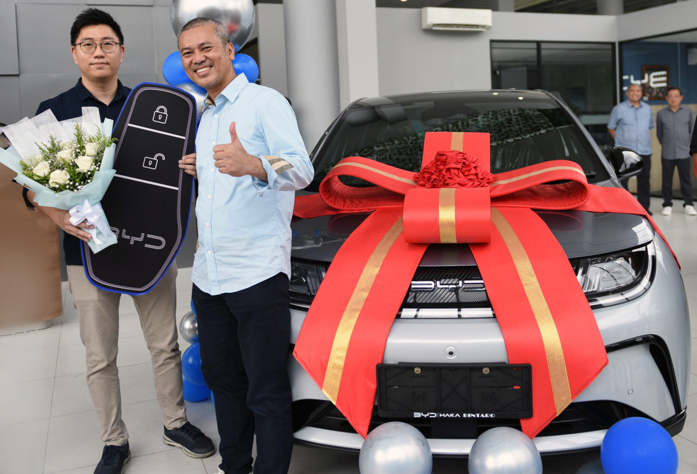 2-diler-haka-auto-gaspol-jualan-mobil-byd