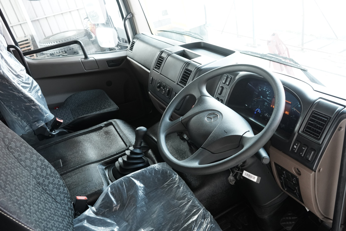 mengenal-berbagai-fitur-dasbor-truk-mercedes-benz-axor