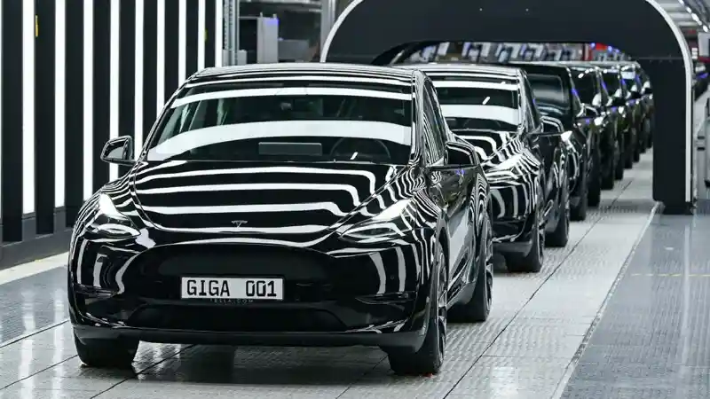 awalnya-dilarang-masuk-komplek-pemerintahan,-kini-tesla-model-y-bakal-jadi-mobil-pemerintah-china