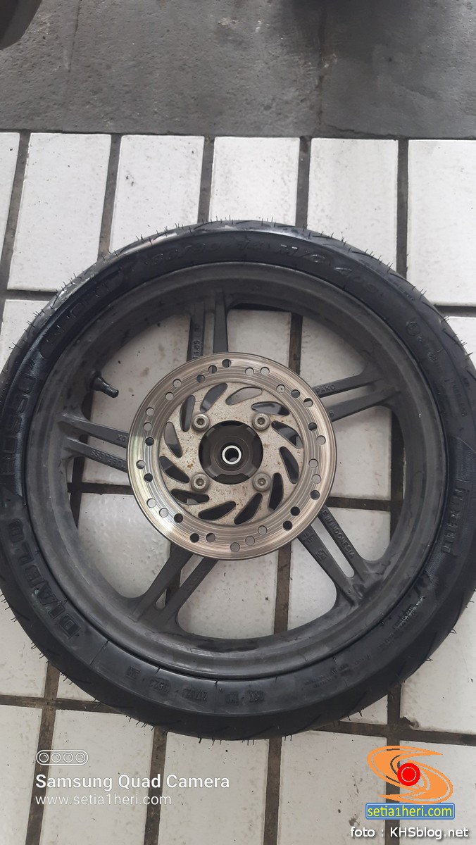 ganti-ban-motor-depan-honda-beat-pakai-pirelli-rosso-sport