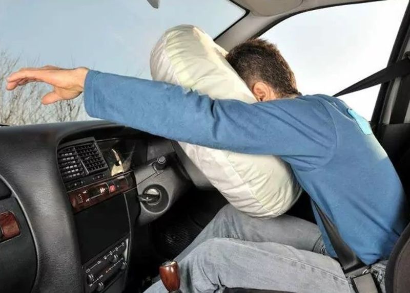 ternyata-begini-cara-kerja-airbag-mobil,-dari-diam-sampai-mengembang