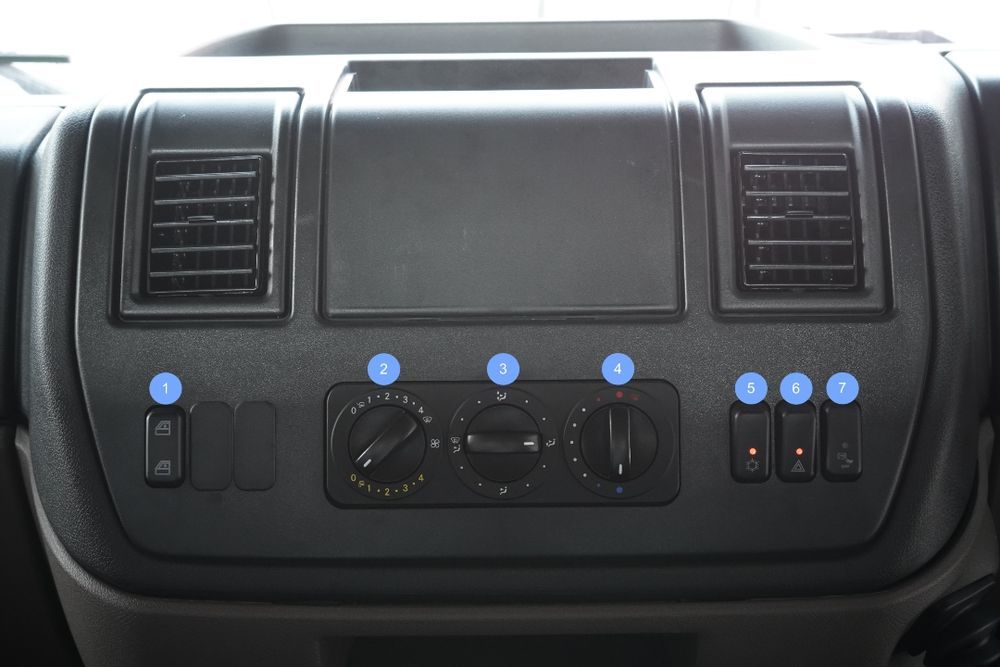 jadi-truk-eropa-yang-canggih,-ini-beragam-fungsi-tombol-di-dashboard-mercedes-benz-axor 
